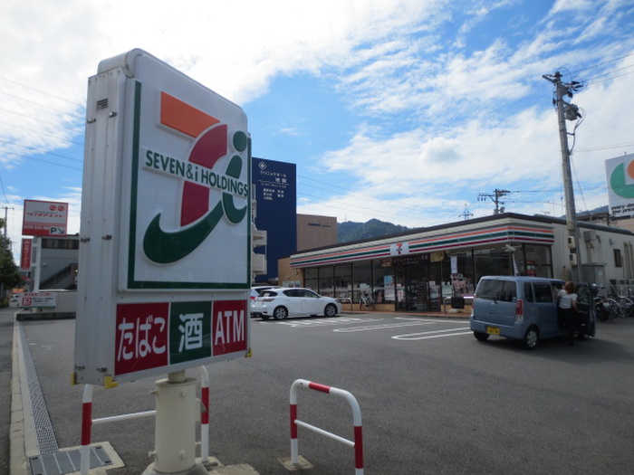 コンビニ　セブンイレブン（コンビニ）まで240m