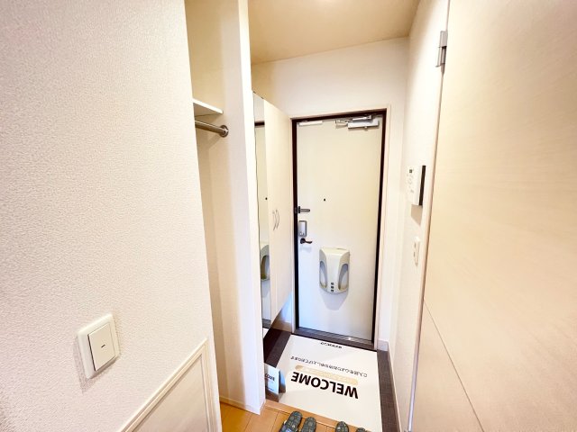 玄関　※別部屋参考写真