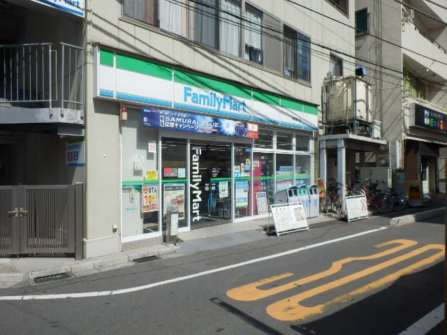 コンビニ　ファミリーマート（コンビニ）まで148m