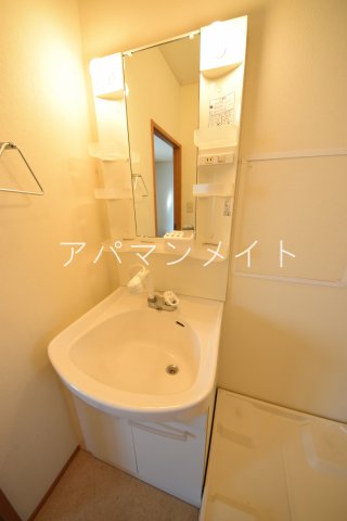 洗面設備　ゆったりとスペースのある洗面所