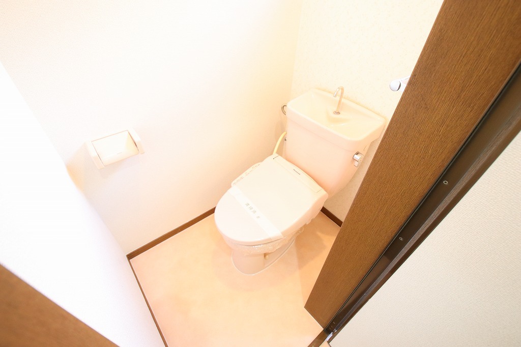 ＪＲ大阪環状線 鶴橋駅 徒歩7分 2階建 築52年のトイレ写真