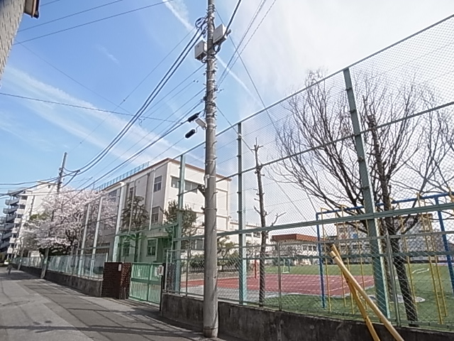 小学校　足立区立寺地小学校（小学校）まで697m
