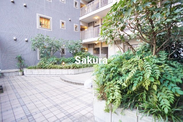 エントランス　管理の行き届いたエントランスです♪