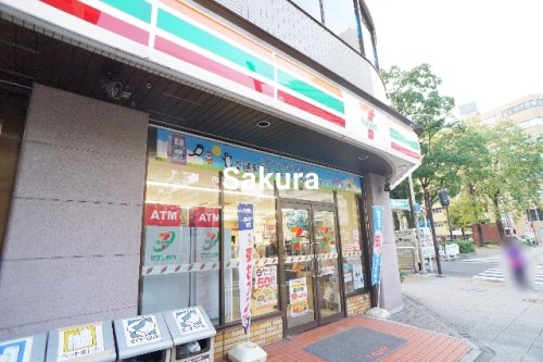 コンビニ　セブンイレブン（コンビニ）まで126m