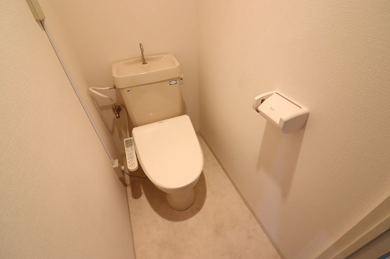 トイレ　写真は別号室のものです。