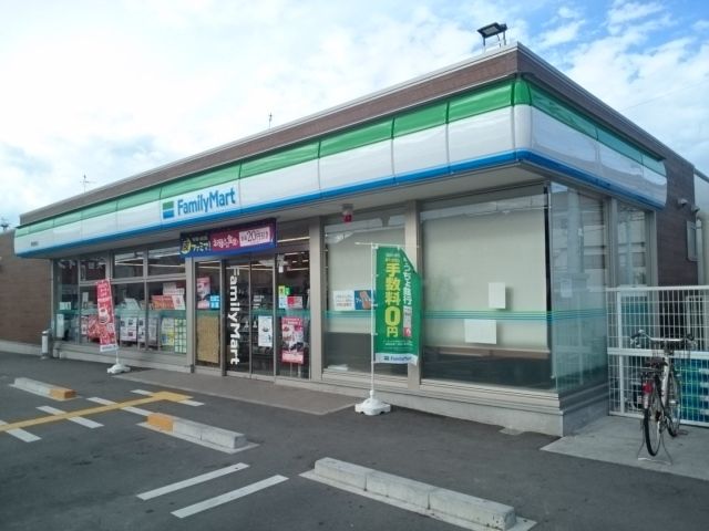 コンビニ　ファミリーマート様（コンビニ）まで1560m
