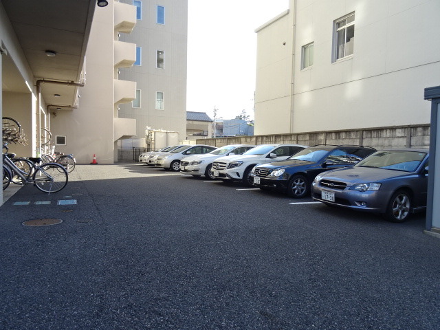駐車場　敷地内駐車場