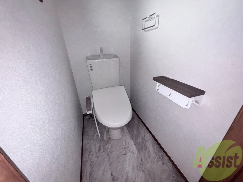 トイレ　トイレは温水洗浄便座付きで嬉しいですね。