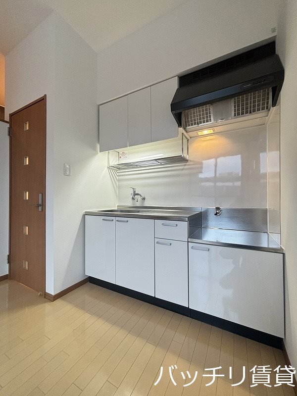 キッチン　類似写真使用のため、現状優先。