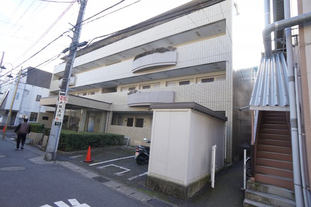 建物外観　タイル貼りのお洒落な外観♪