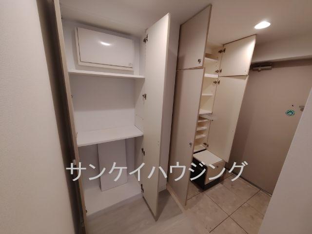 クレッセント国立ディアナプレイスの玄関写真