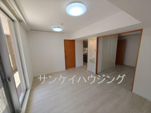 クレッセント国立ディアナプレイスの居間写真