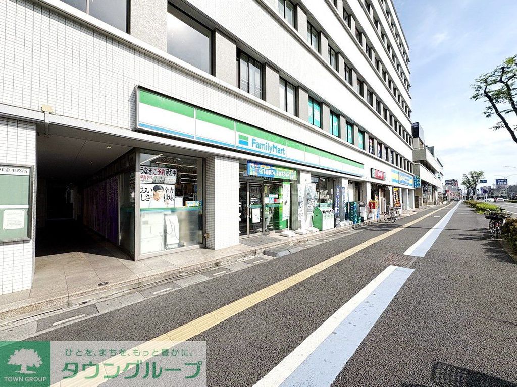 コンビニ　ファミリーマート春日部中央一丁目店（コンビニ）まで360m