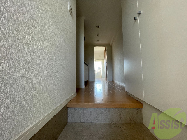 玄関　玄関から見たお部屋です。奥行で広さ伝わりますでしょうか