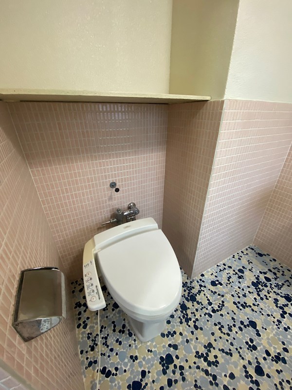 京成本線 京成小岩駅 徒歩9分 3階建 築54年のトイレ写真