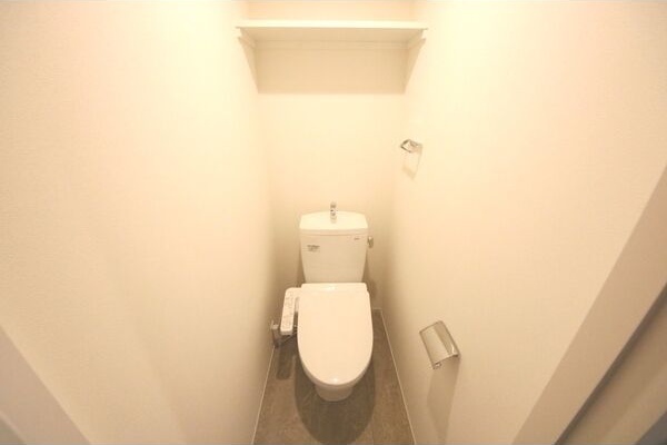 シーズンフラッツ千種のトイレ写真