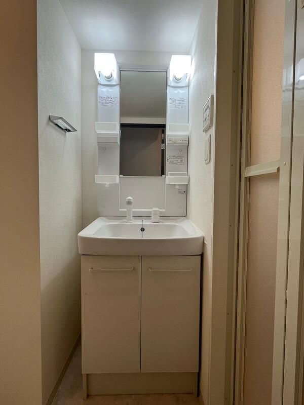 洗面設備　別部屋参照写真