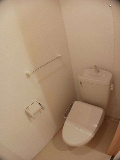 ＪＲ山陽本線 中庄駅 徒歩30分 2階建 築16年のトイレ写真