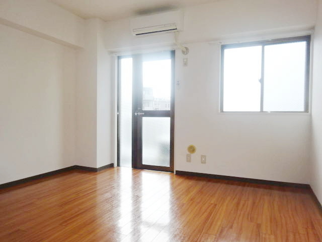 大芝ビルの居間写真