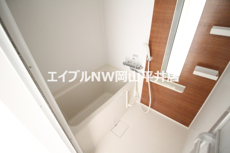 バス・シャワールーム　同物件別部屋の写真です