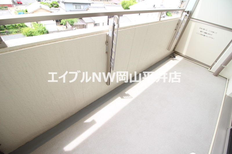 バルコニー　同物件別部屋の写真です