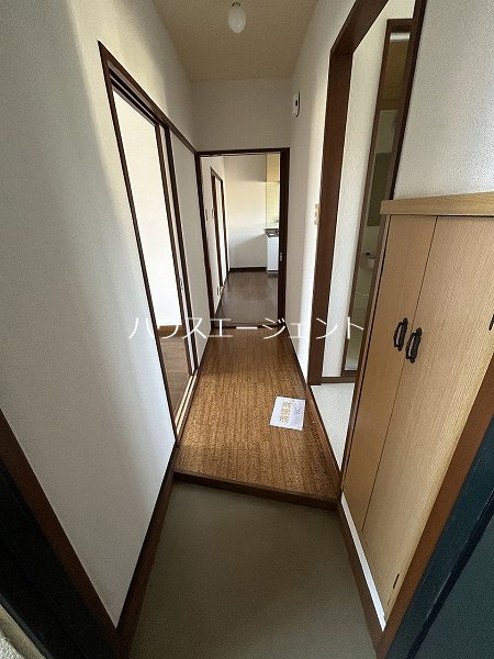 玄関　玄関開けてすぐＤＫではないのがいいですね。※参考画像