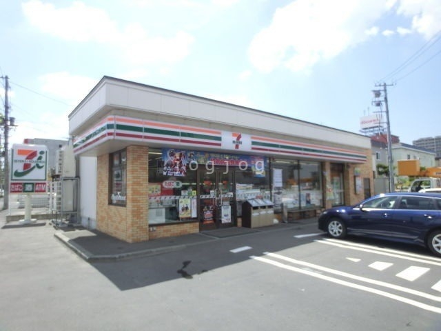 コンビニ　セブン-イレブン札幌豊平13丁目店（コンビニ）まで504m