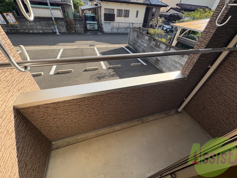 バルコニー　こちらのお部屋にはバルコニーがございます。