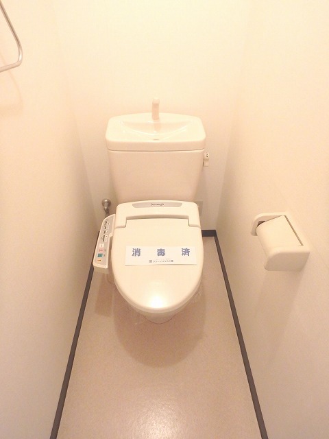 トイレ　温水洗浄便座つき♪