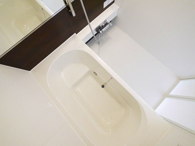 バス・シャワールーム　コンパクトで使いやすいお風呂です