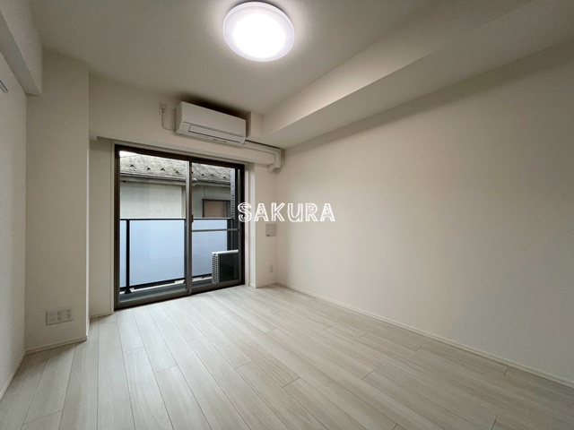居室・リビング　エアコン付き・開放感のある室内♪