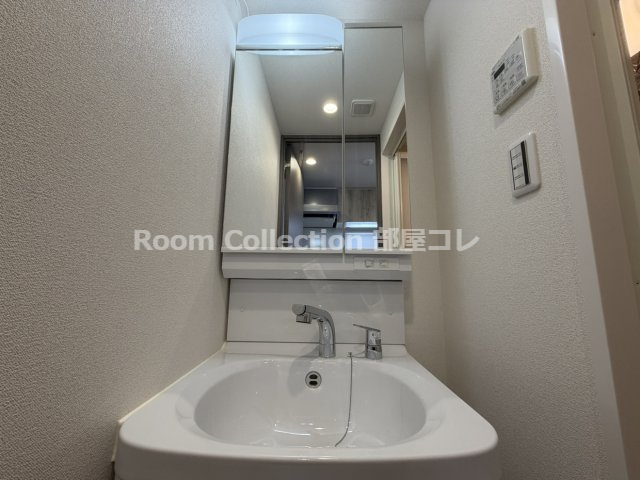 洗面設備　※同物件他部屋写真 反転、色違いの場合有 現況優先