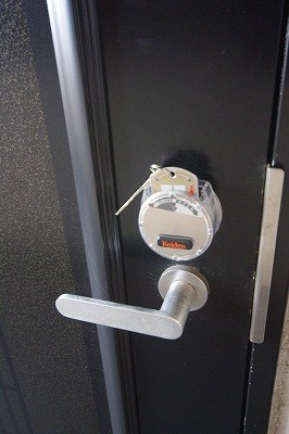 セキュリティ　玄関はカードキー