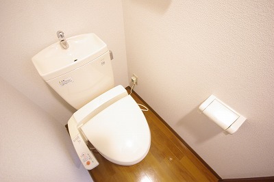 トイレ　温水洗浄便座付き