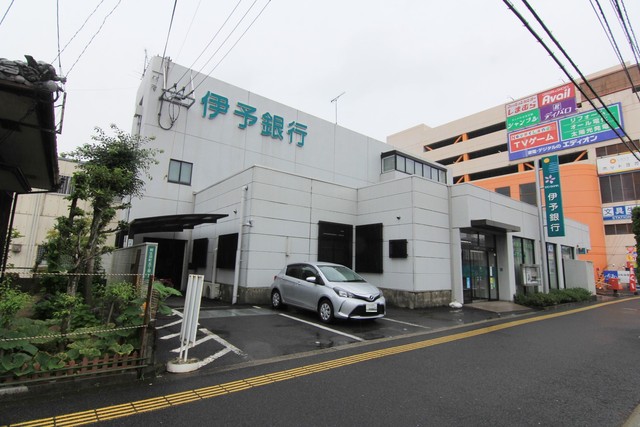 銀行　伊予銀行石井支店（銀行）まで450m