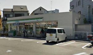 コンビニ　ファミリーマート箕面半町店（コンビニ）まで373m