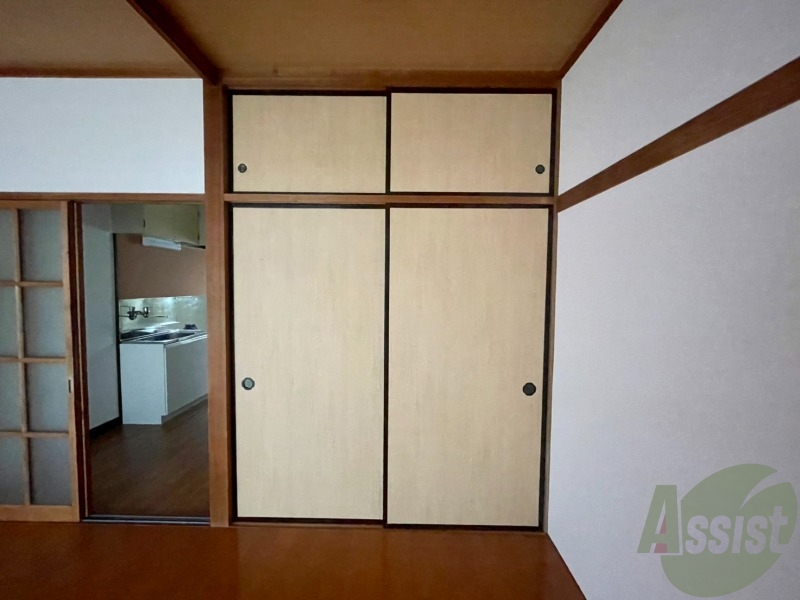 収納　収納はこちらのクローゼットをお使いください。