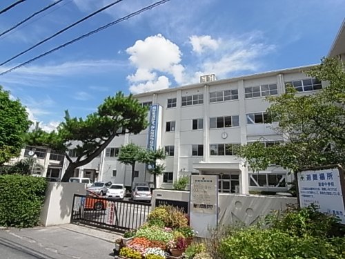 中学校　奈良市立富雄中学校（中学校）まで1754m