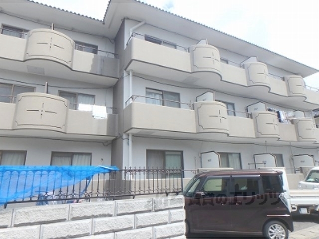 京都市右京区梅津中倉町のマンションの建物外観