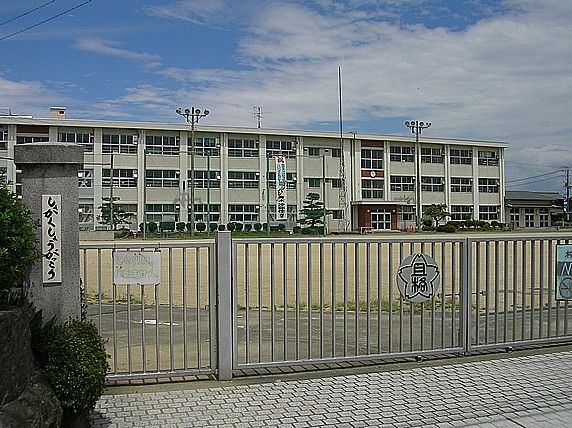 小学校　岐阜市立且格小学校（小学校）まで1295m