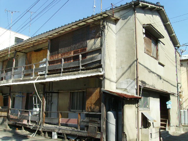 姫路市岡田のアパートの建物外観