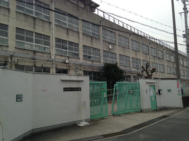 小学校　東大阪市立鴻池東小学校（小学校）まで125m