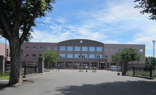 中学校　弘前市立第三中学校（中学校）まで1686m