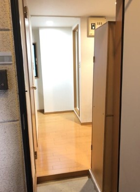 玄関　写真は別号室です。現況優先になります。