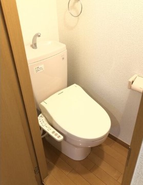 トイレ　写真は別号室です。現況優先になります。