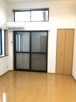 居室・リビング　写真は別号室です。現況優先になります。