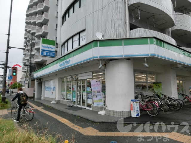 コンビニ　ファミリーマート 松山本町六丁目店（コンビニ）まで81m