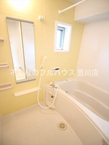 バス・シャワールーム　写真は反転タイプ別室