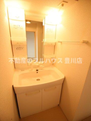 洗面設備　写真は反転タイプ別室