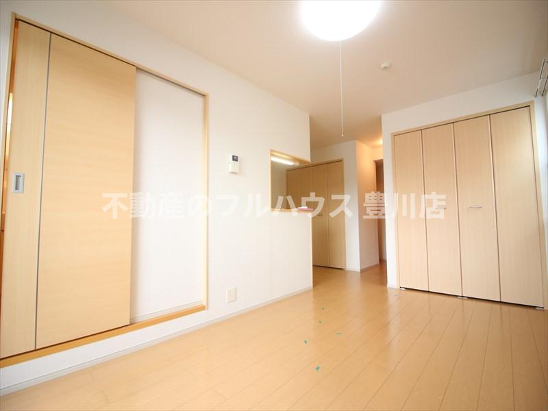 居室・リビング　写真は反転タイプ別室